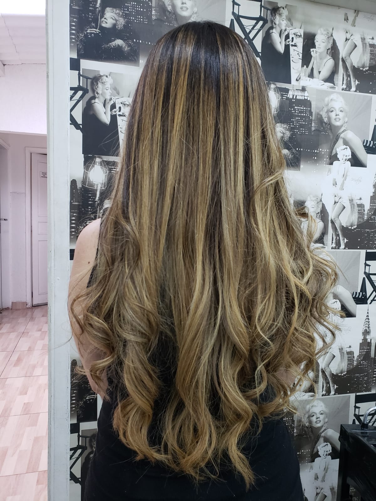 Balayage Caramelo com Ondas Amplas - Ondas & Finalização, trabalho real do Studio Alaide